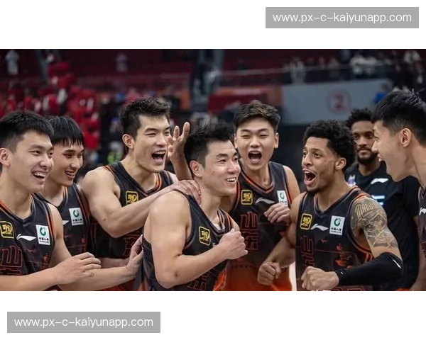 热血燃烧的西北狼碰上硬核山东汉：这场“新疆vs山东视频”里藏着CBA最顶级的博弈